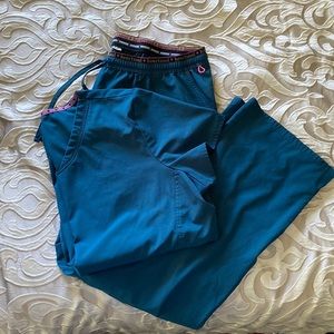 HeartSoul scrub set in teal!